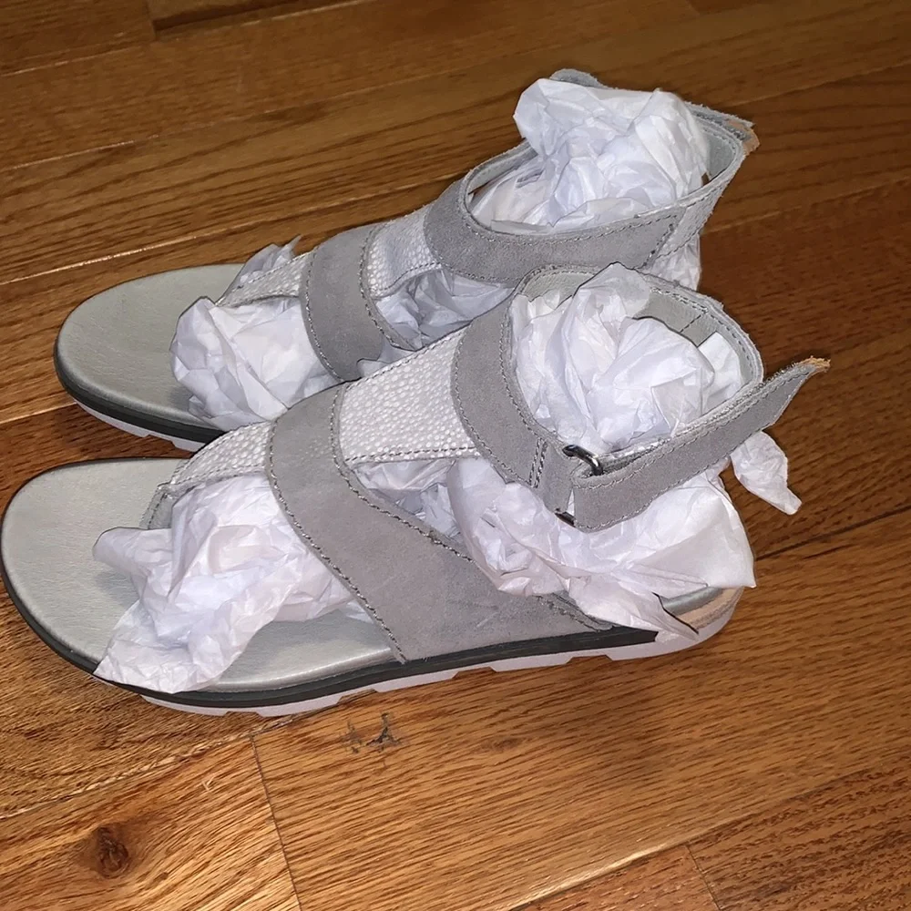 Sorel sandals - Picture 2 of 10